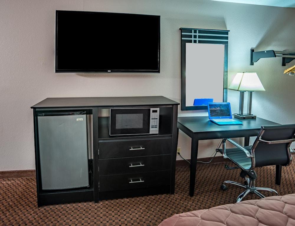 Prime Rate Inn photo 6