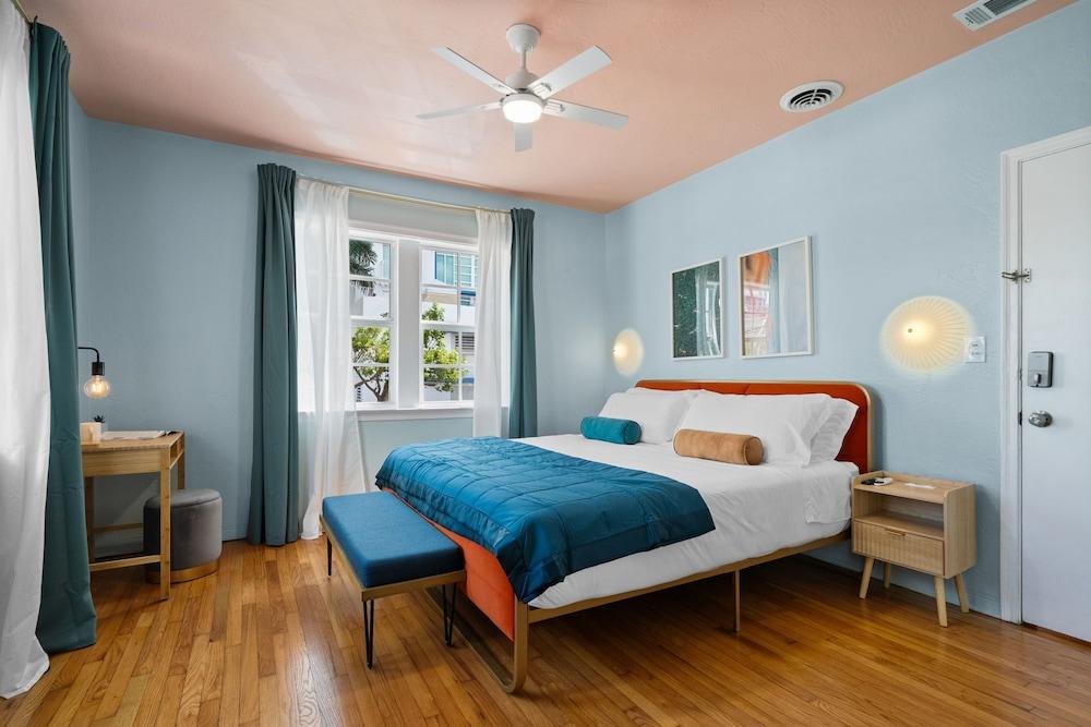 Blue Flamingo Suites photo 90