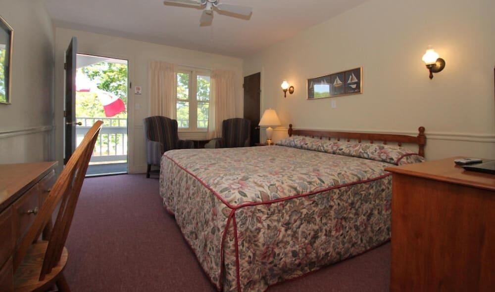 Holiday House Inn photo 16