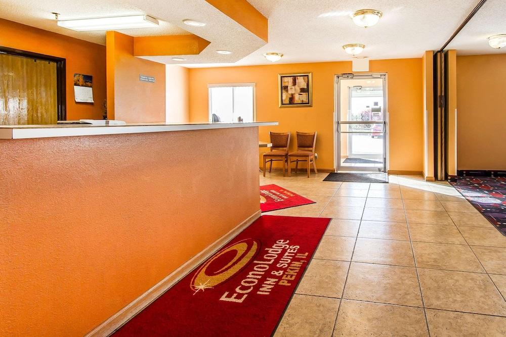 Econo Lodge Inn & Suites Pekin - Peoria Area photo 2