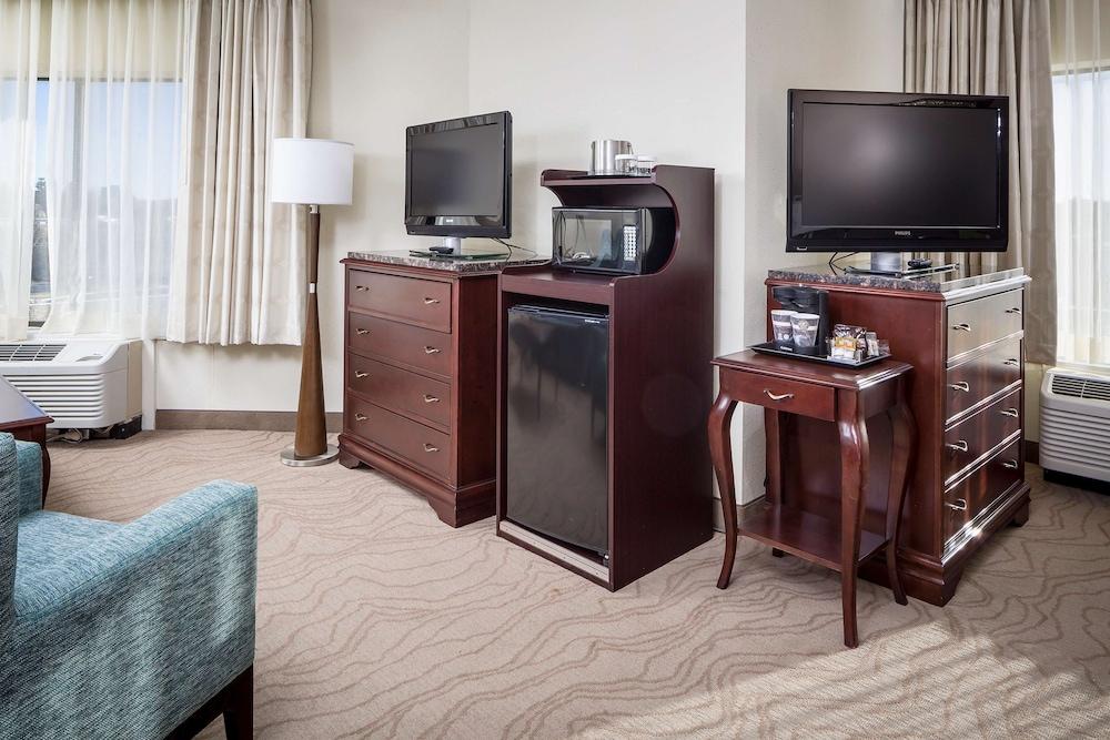 DoubleTree by Hilton Boston - Milford photo 18