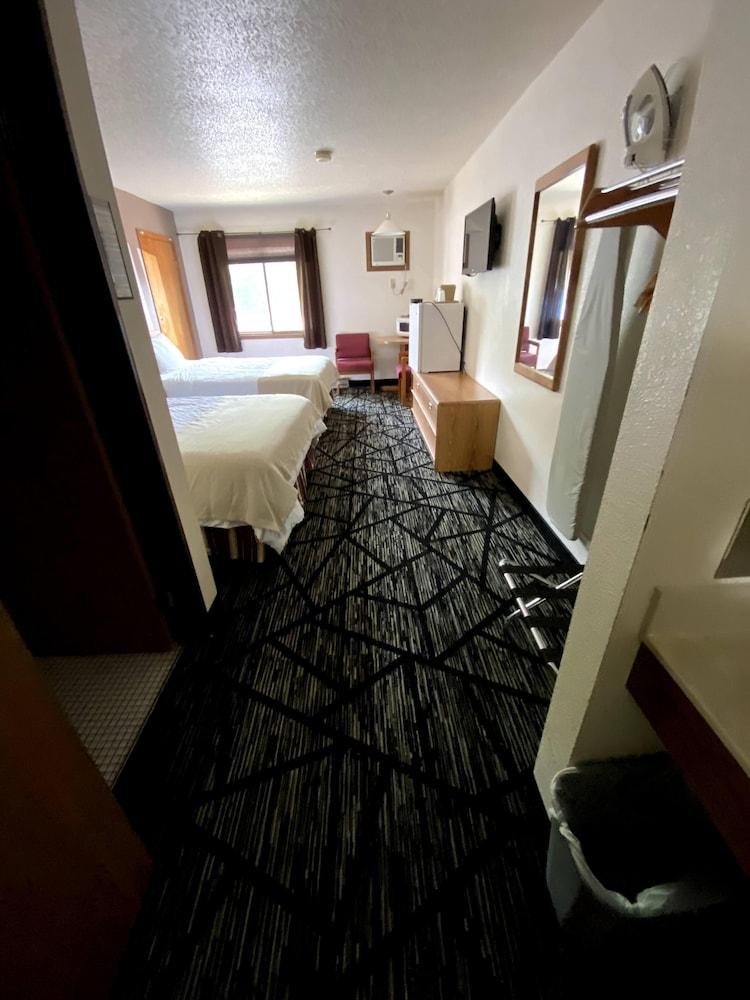 Woodlands Inn & Suites photo 16