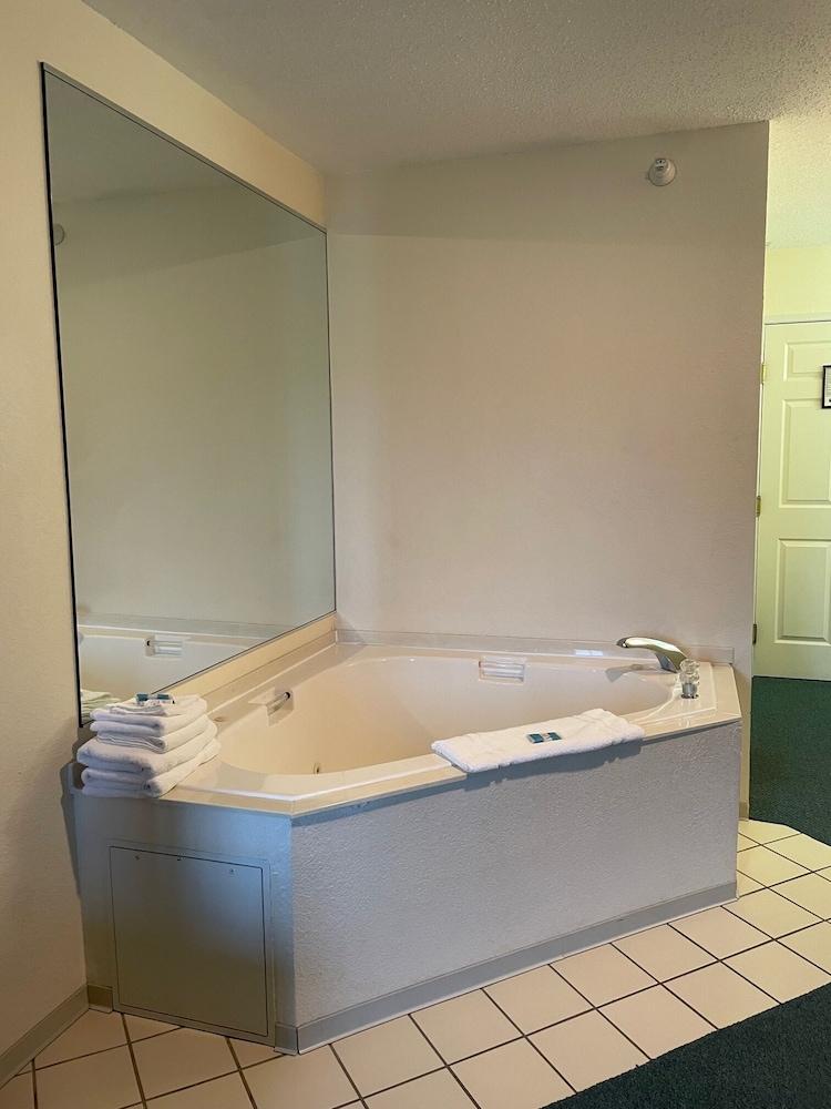 Voyager Inn photo 45