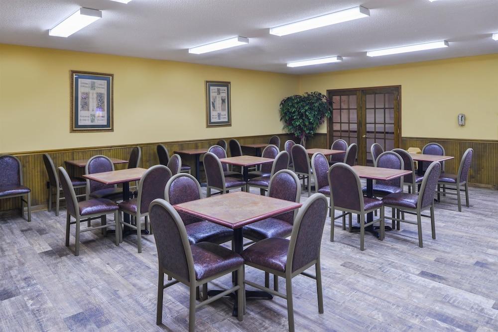 Americas Best Value Inn Wiggins photo 38