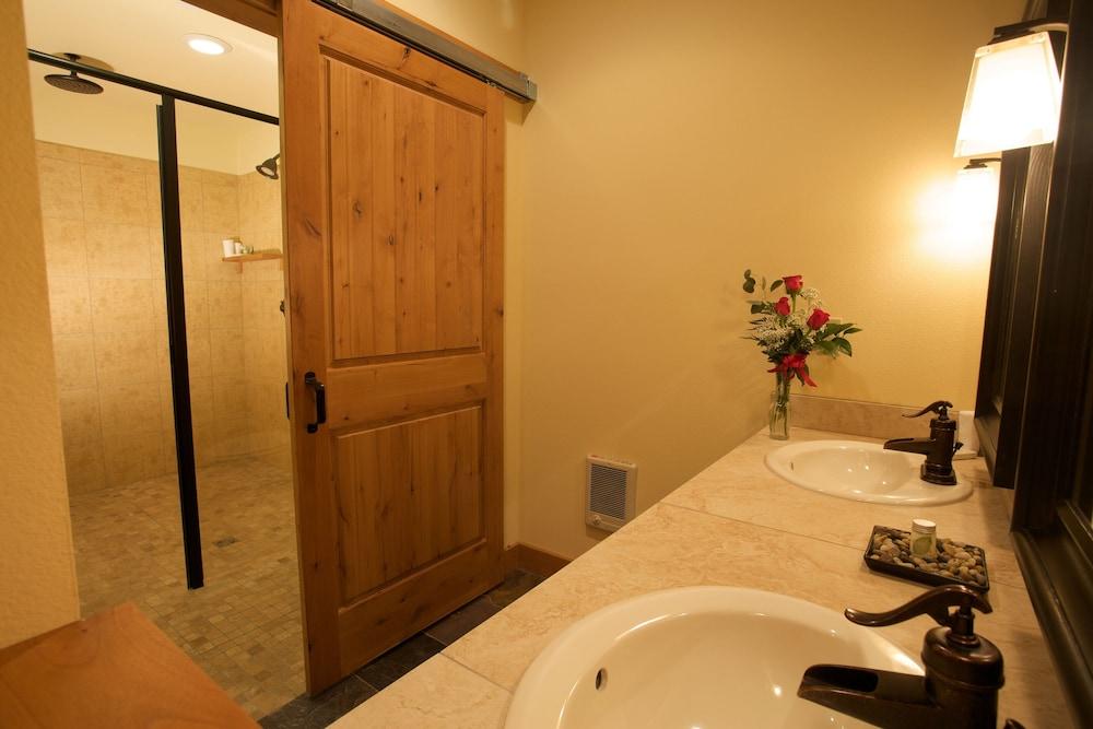 Cousins Country Inn photo 37