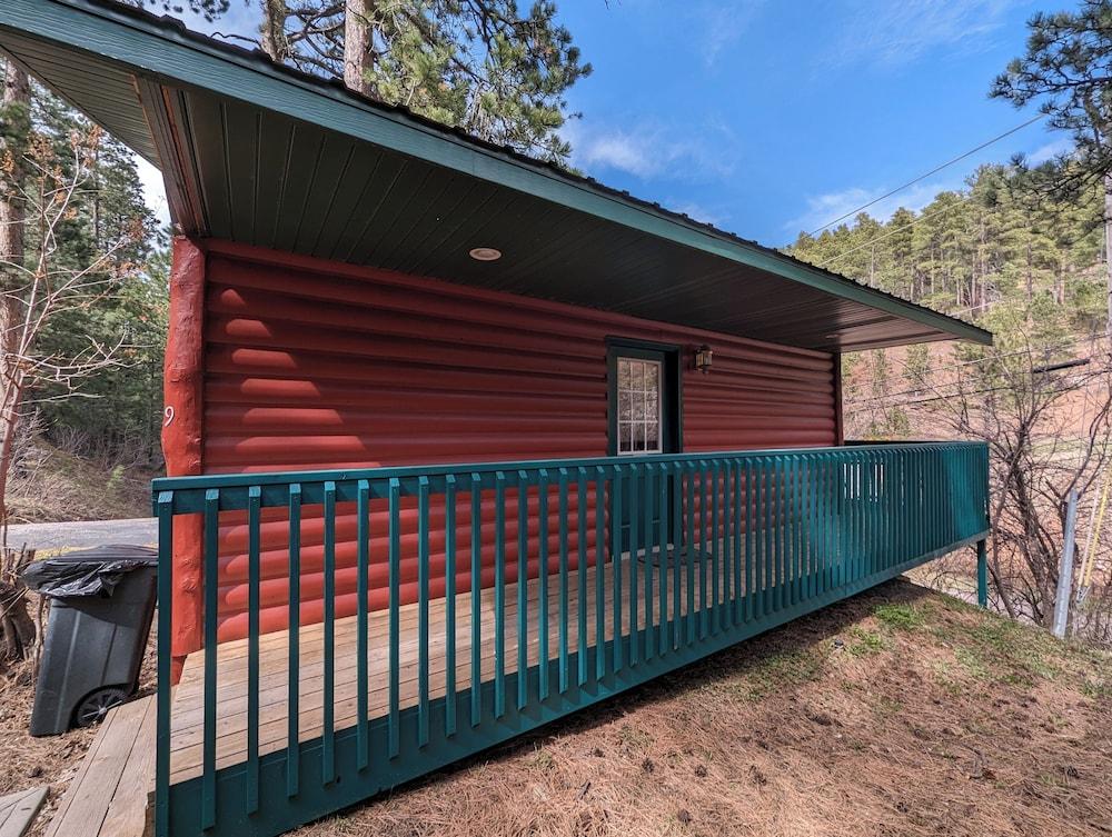 Ponderosa Pines Inn and Cabins photo 34