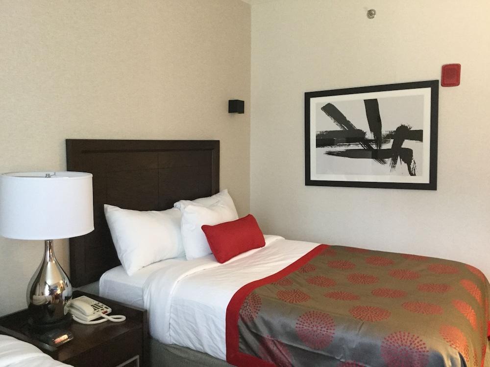 Ramada by Wyndham Bronx Terminal photo 2