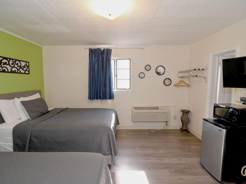 The Sunset Motel photo 53