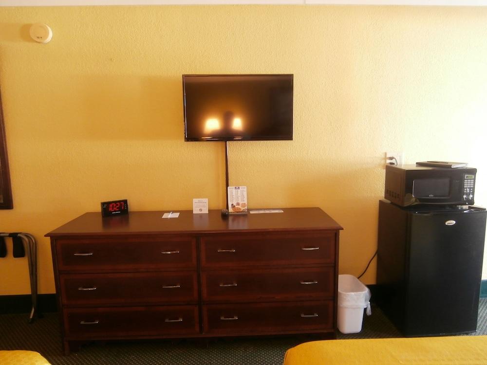 Americas Best Value Inn Conyer photo 28