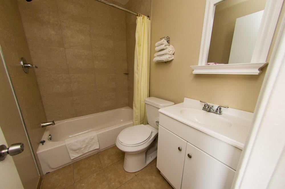 Scottish Inn and Suites photo 27