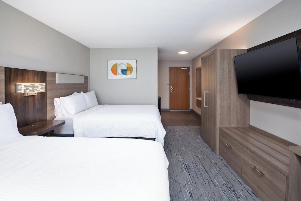 Holiday Inn Express & Suites Buffalo by IHG photo 12