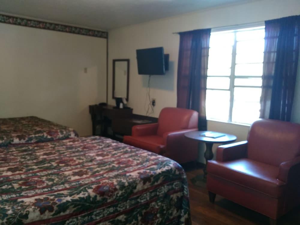 Clarketon Motel photo 15
