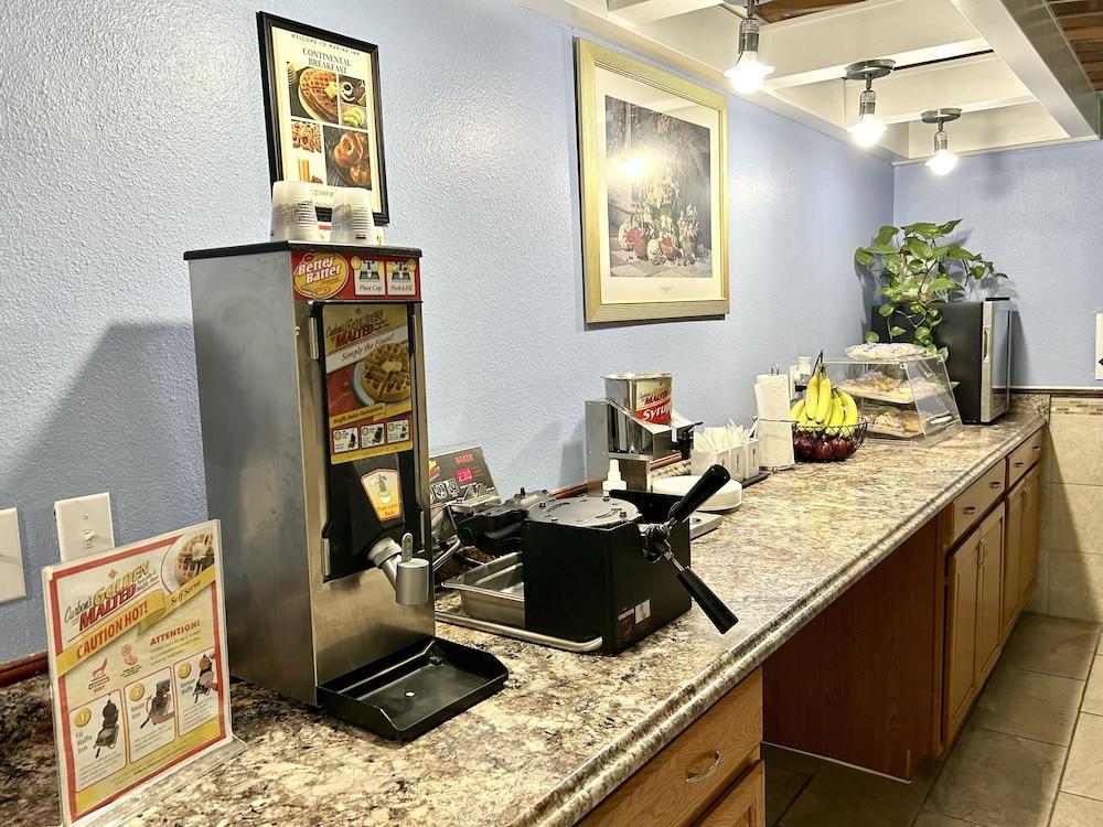 Marina Inn photo 10