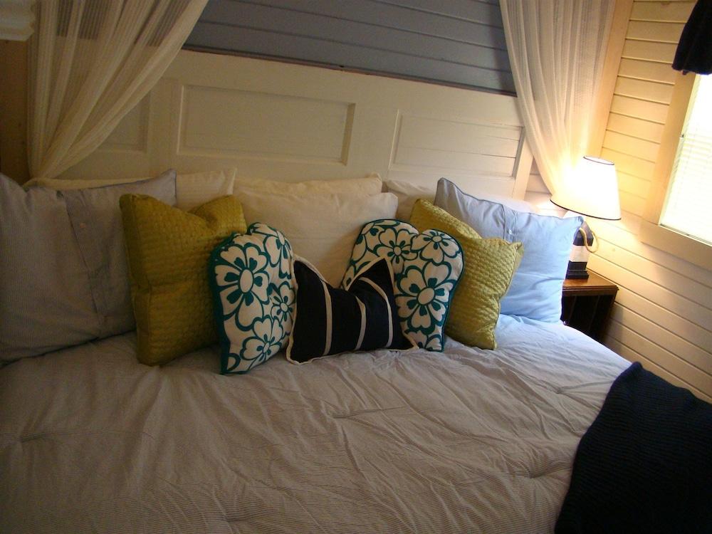 Bay Leaf Cottages & Bistro photo 30