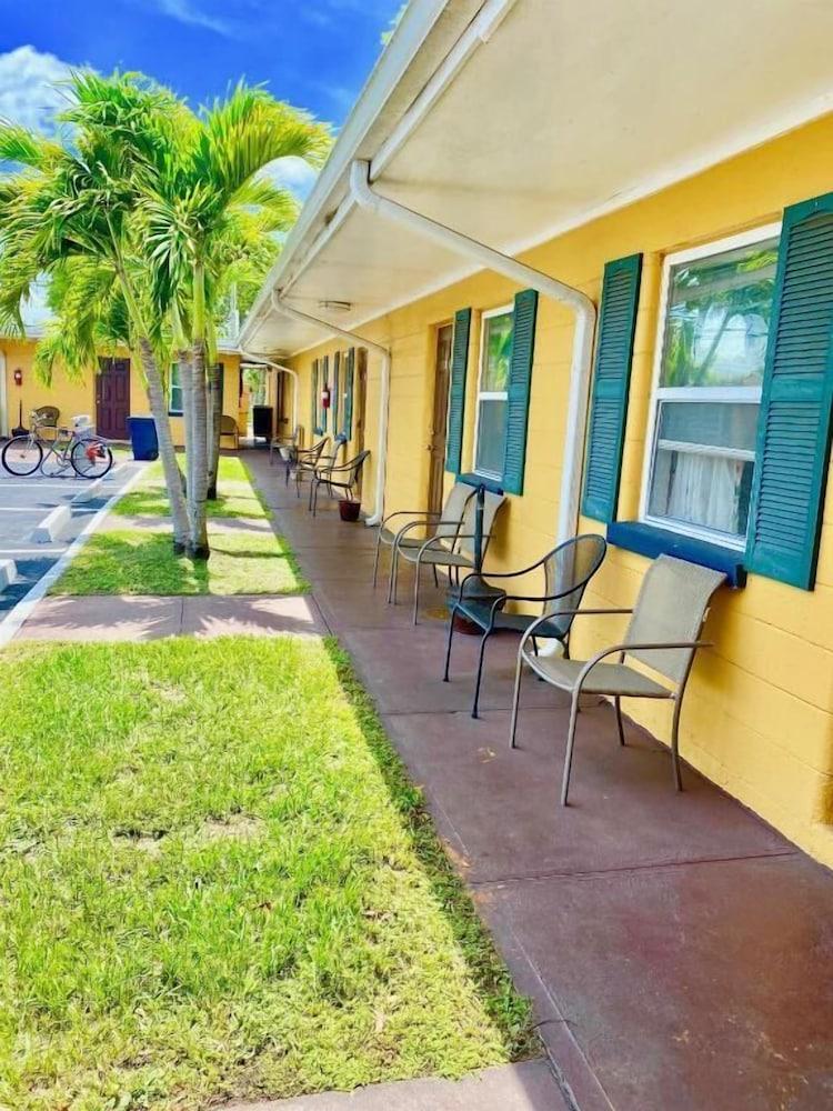 Glades Motel photo 1