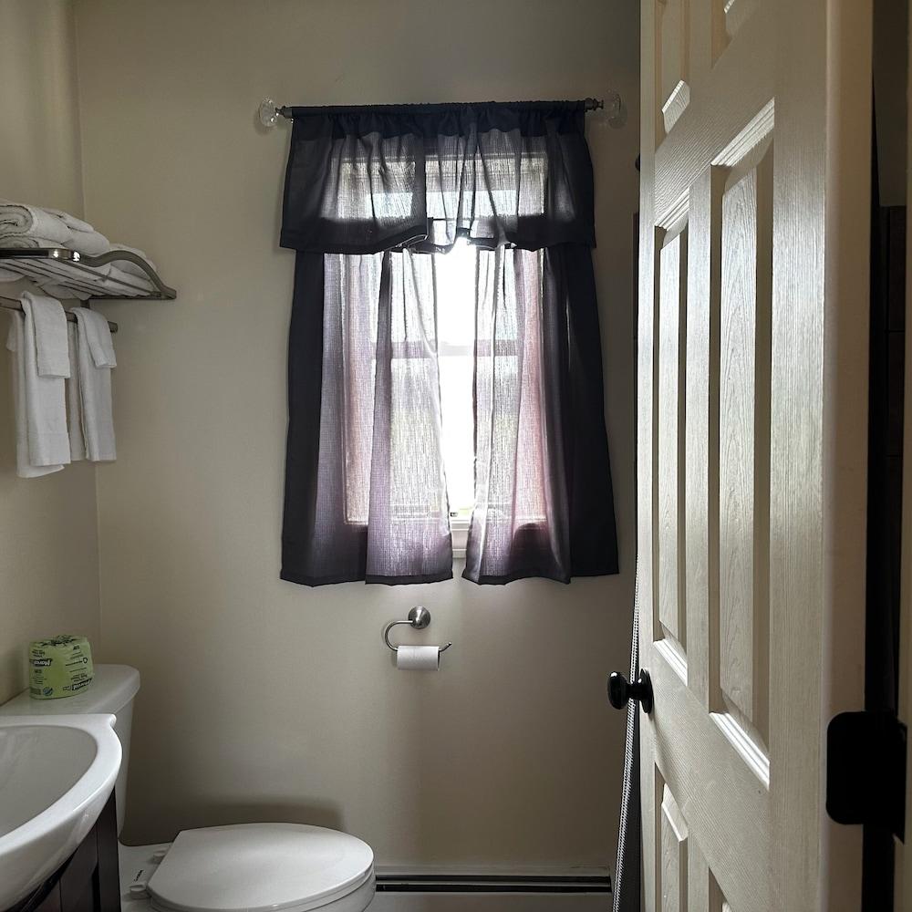 The Whitetail and Suites photo 32
