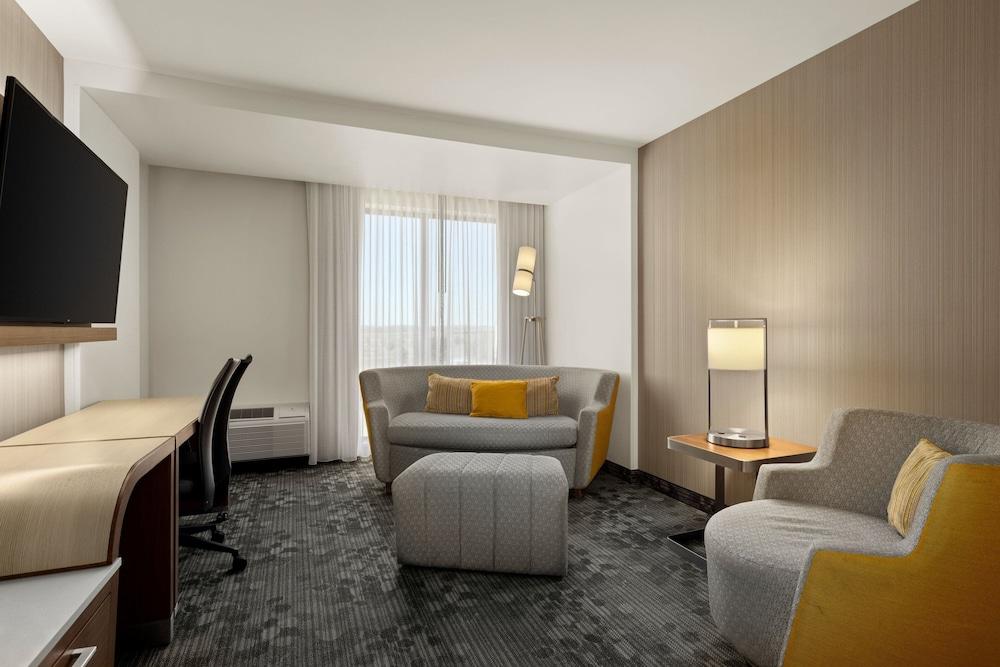 Courtyard by Marriott Omaha East/Council Bluffs, IA photo 17
