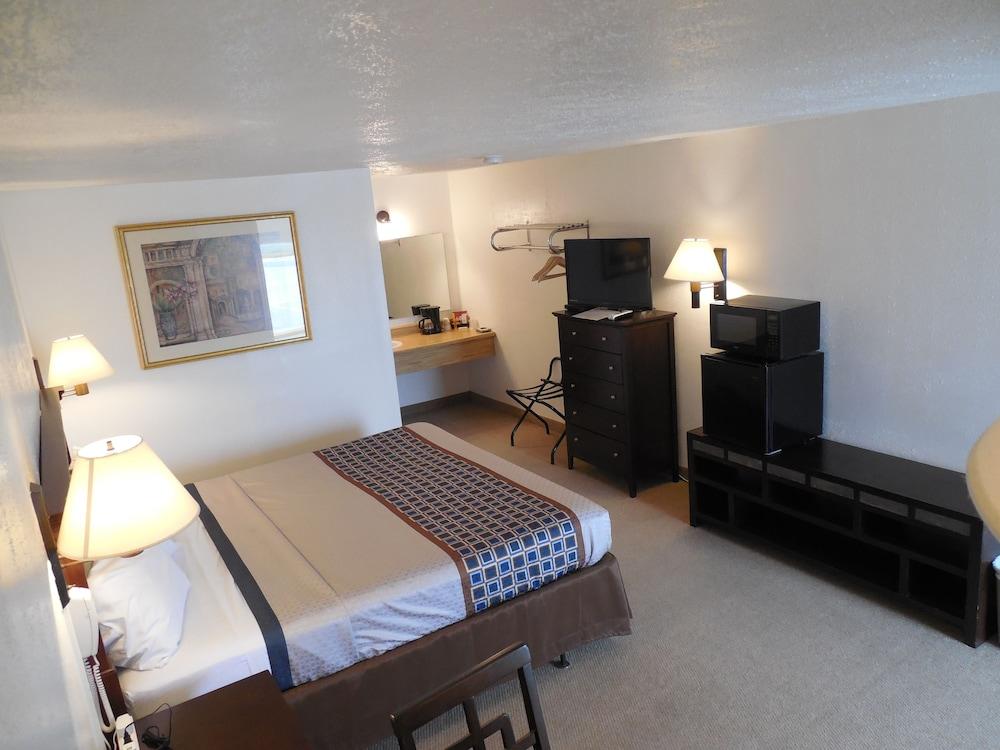 Motel 70 photo 25