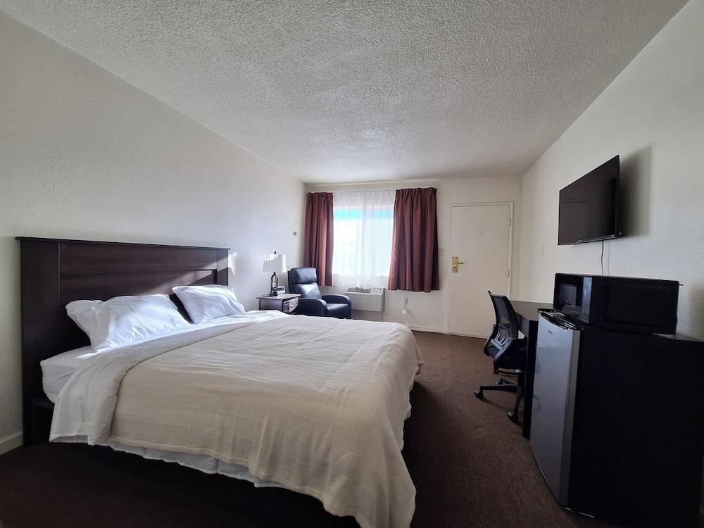 Leisure Lodge Motel photo 8