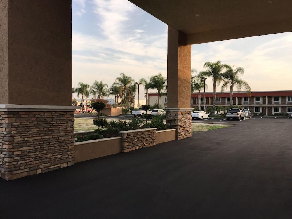 Ontario Inn & Suites photo 59