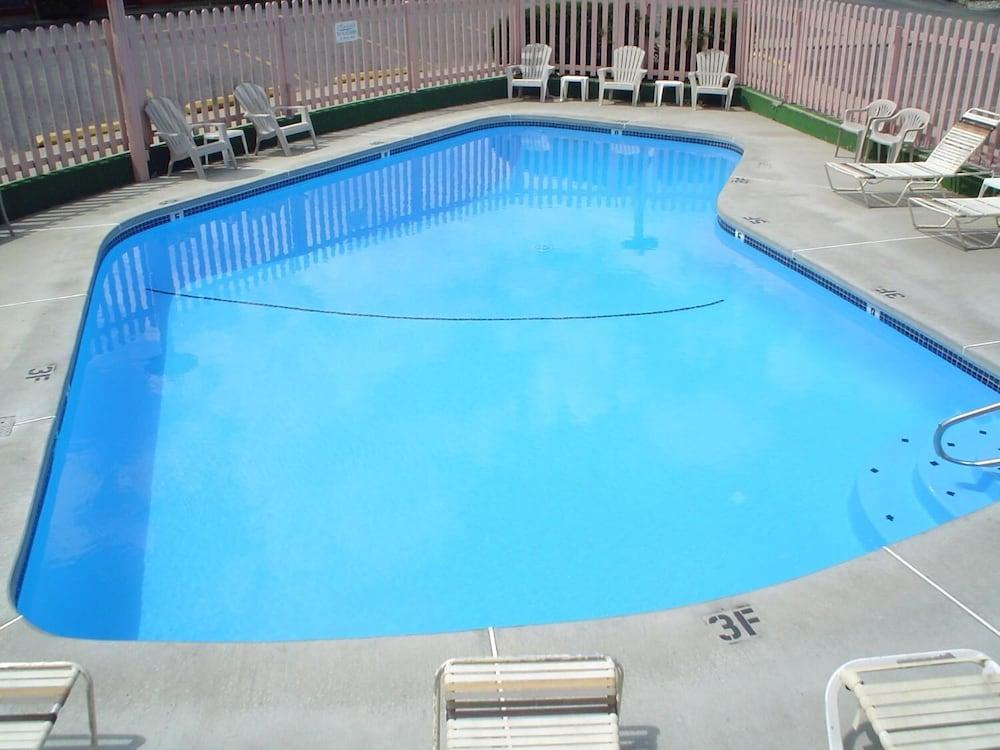 Avenue Motel photo 6
