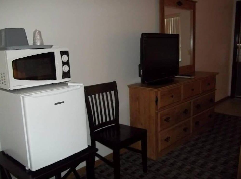 Burke Inn Motel & Suites photo 22