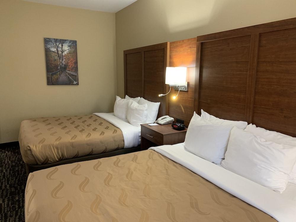 Quality Inn & Suites Hendersonville - Flat Rock photo 36