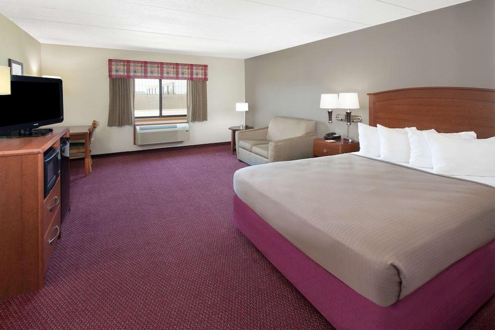 AmericInn by Wyndham Iowa Falls photo 44