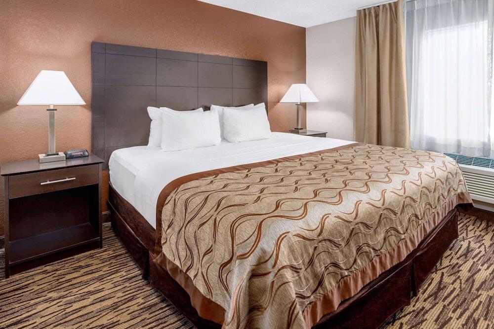 Baymont by Wyndham Beloit photo 18