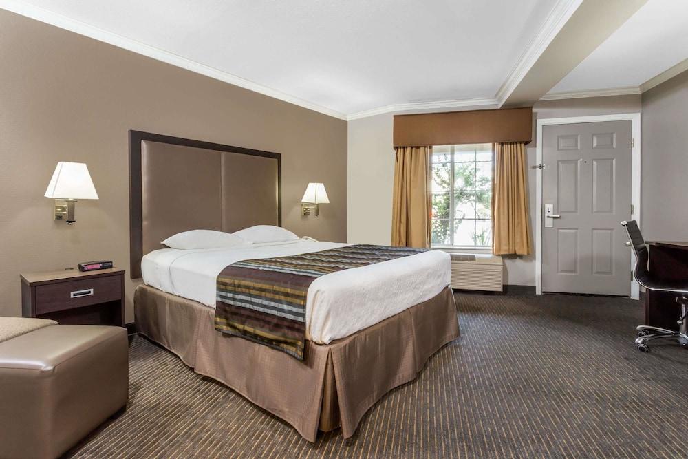Super 8 by Wyndham Mountain View photo 6