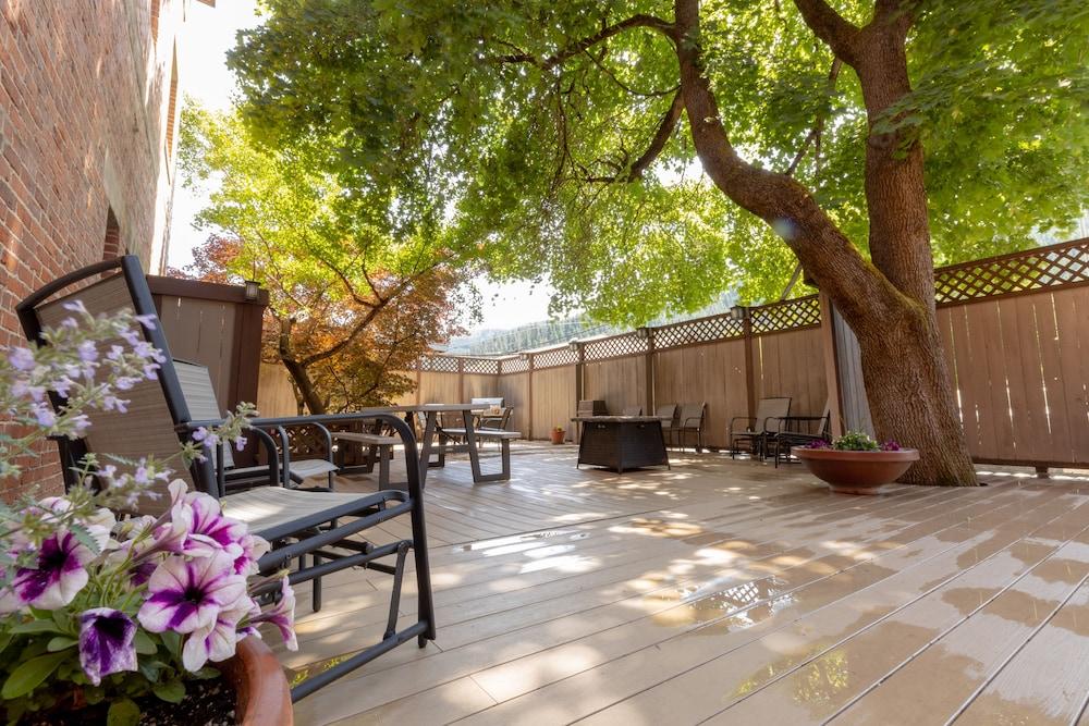 Helgeson Place Hotel & Suites photo 2