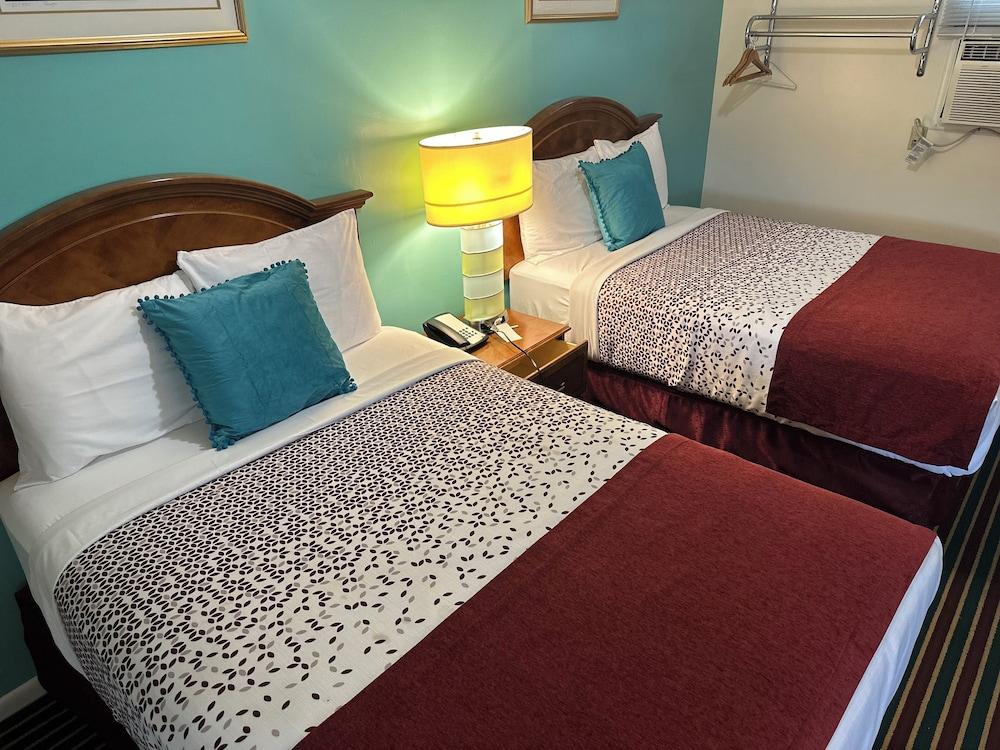Cozy Corner Motel photo 22