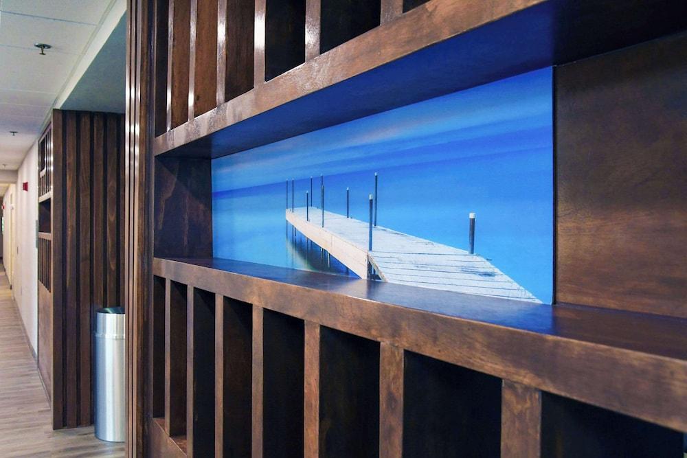 Comfort Inn & Suites NW Milwaukee photo 43