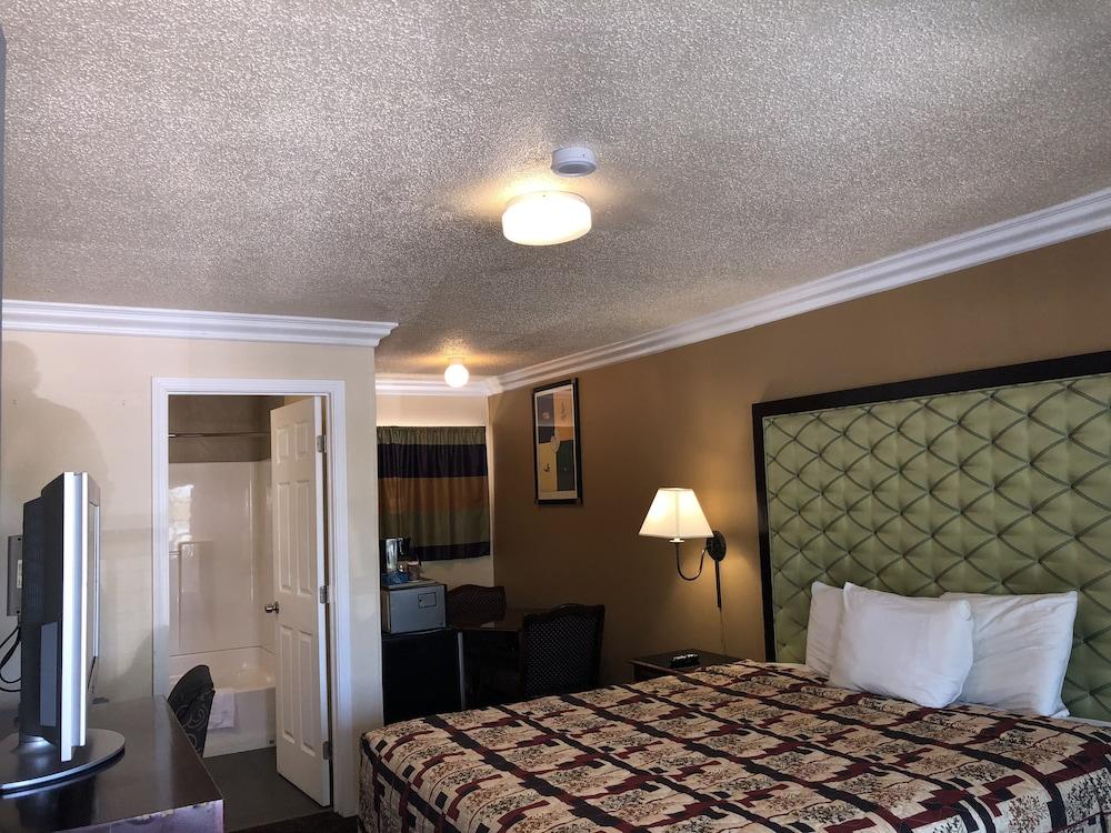 Lamplighter Motel photo 5