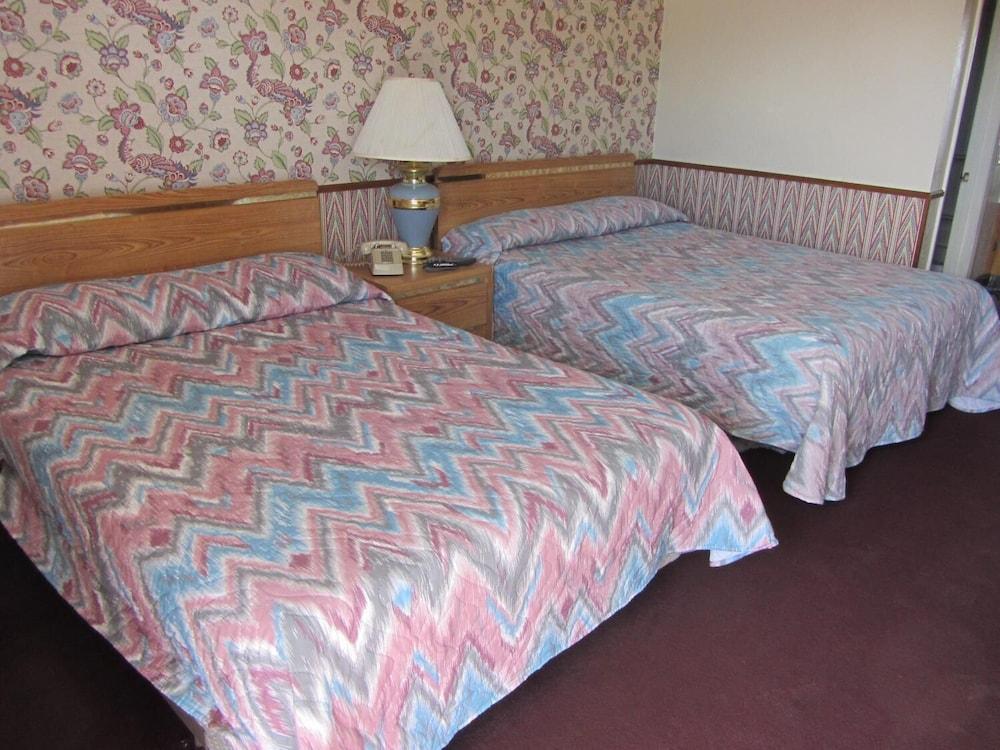 Warrick Plaza Inn photo 9