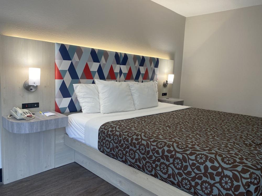 Days Inn & Suites by Wyndham Peachtree Corners/Norcross photo 4