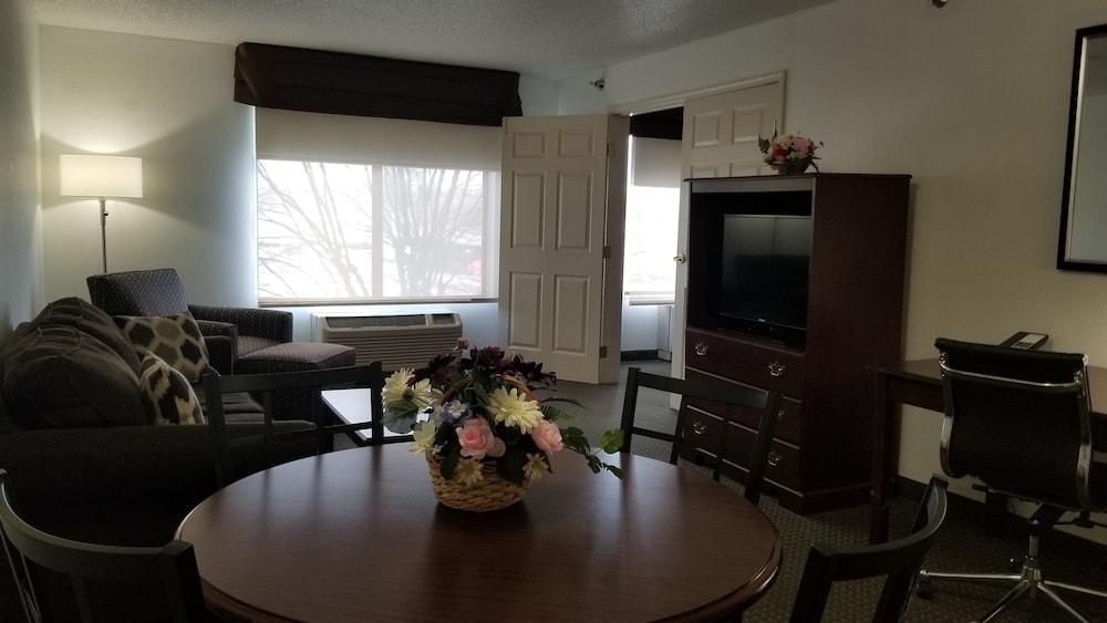 Wingate by Wyndham Indianapolis Airport-Rockville Rd. photo 25