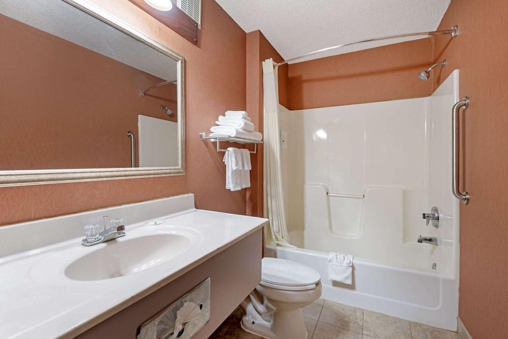 Quality Inn Bemidji photo 20