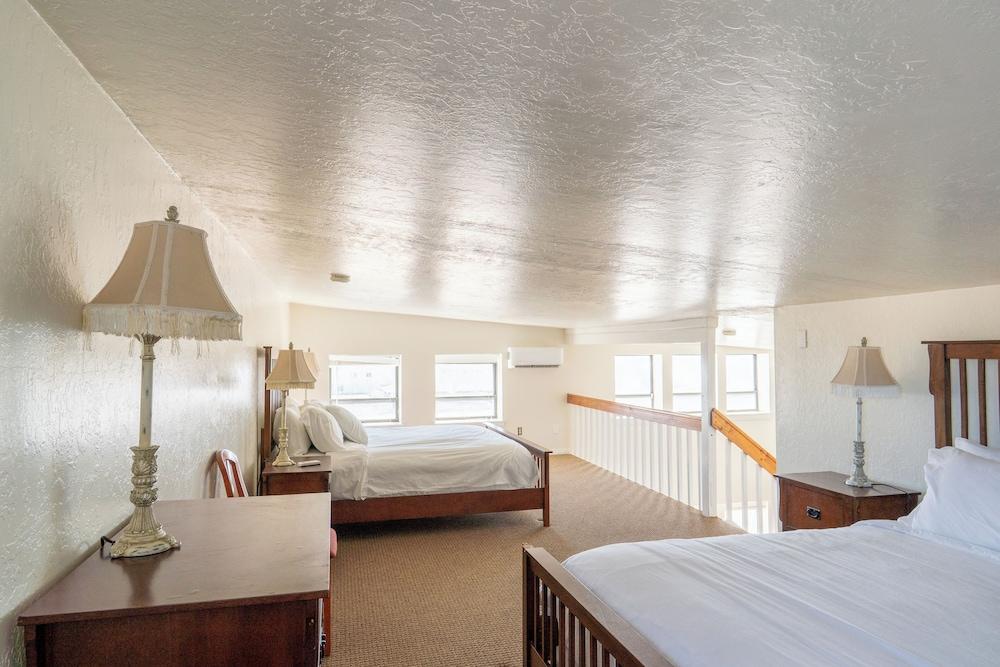 Road Creek Inn photo 13