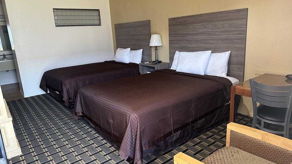 Economy Inn photo 18