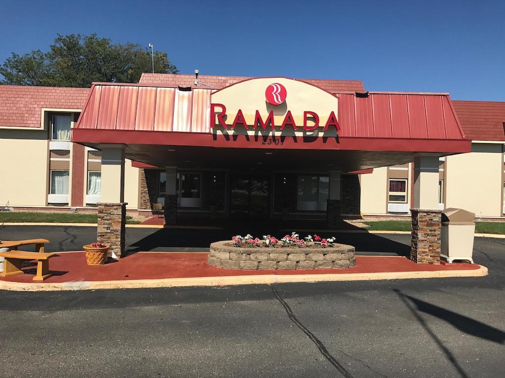 Ramada by Wyndham Albert Lea photo 53