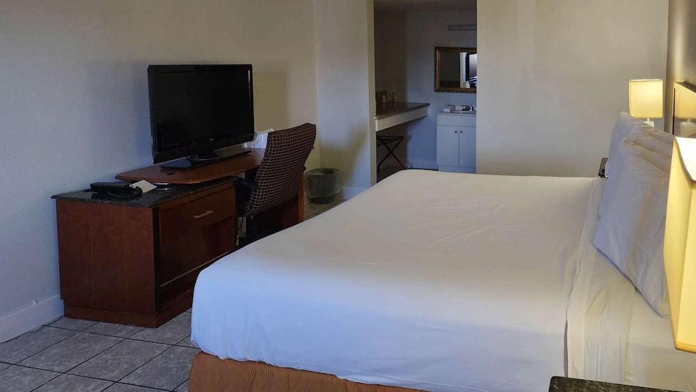 Motel 6 Henderson, NV photo 6
