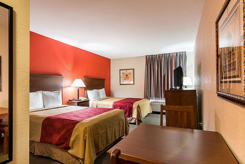 Econo Lodge Andrews Air Force Base photo 11