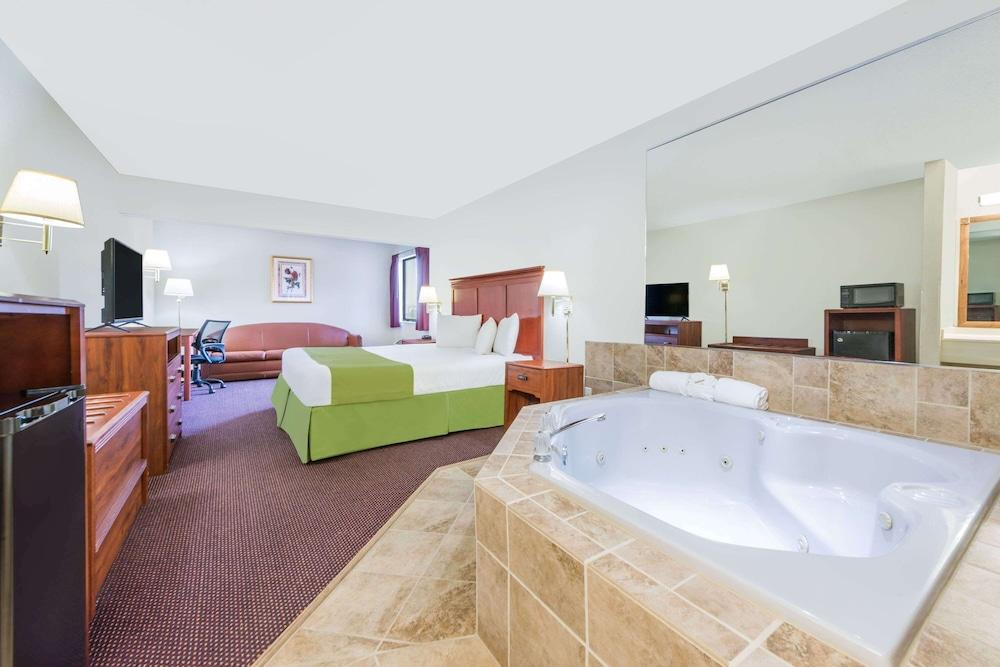 Baymont by Wyndham Enid photo 16