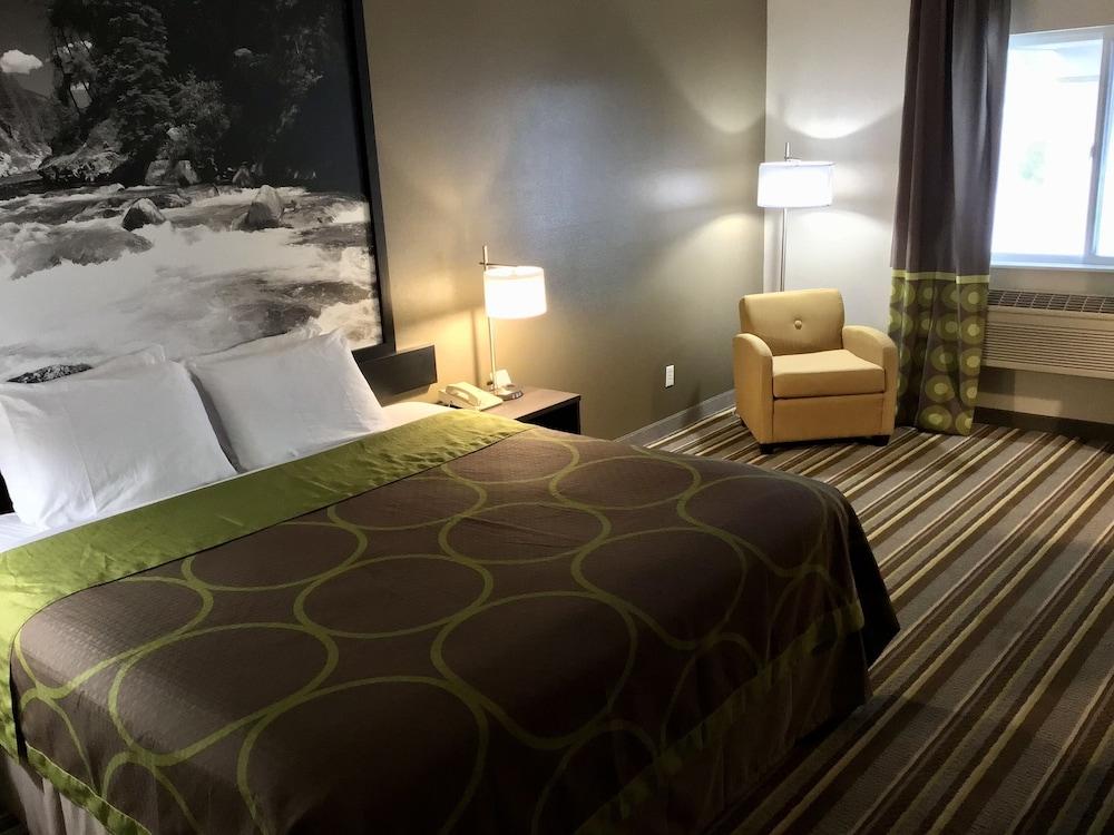 Super 8 by Wyndham Blackfoot photo 14
