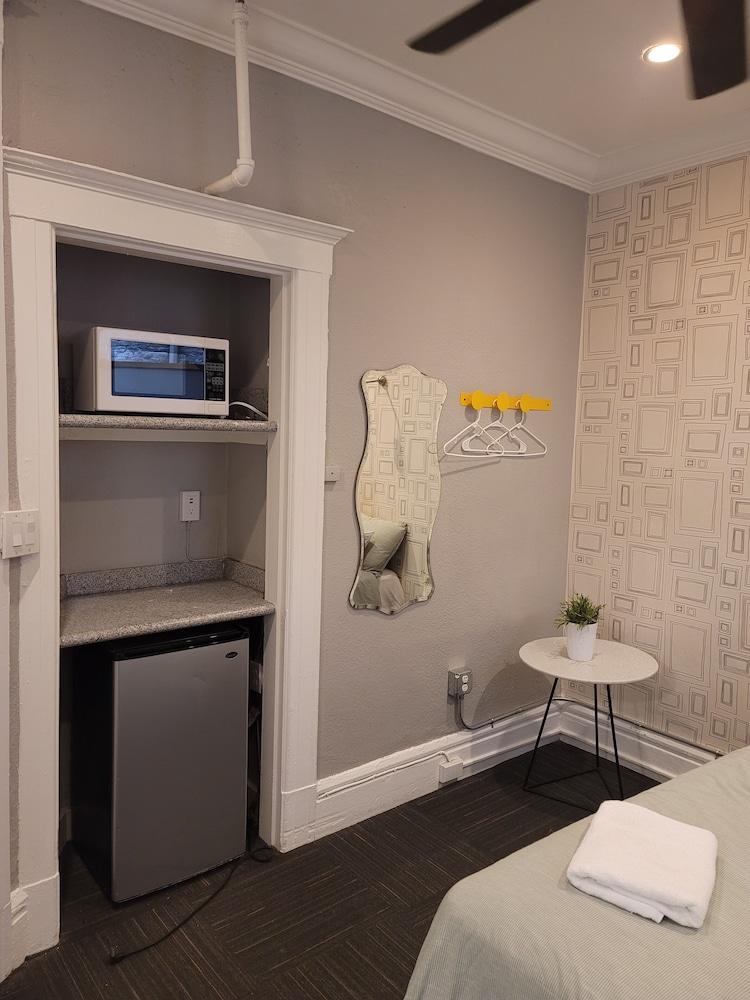 Ansonia Hotel - Hostel photo 15