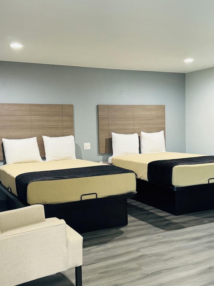 EXPRESS INN & SUITES photo 13