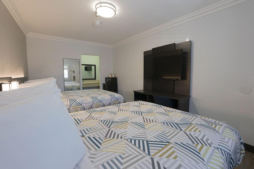 Motel 6 Tustin, CA – Orange County photo 8