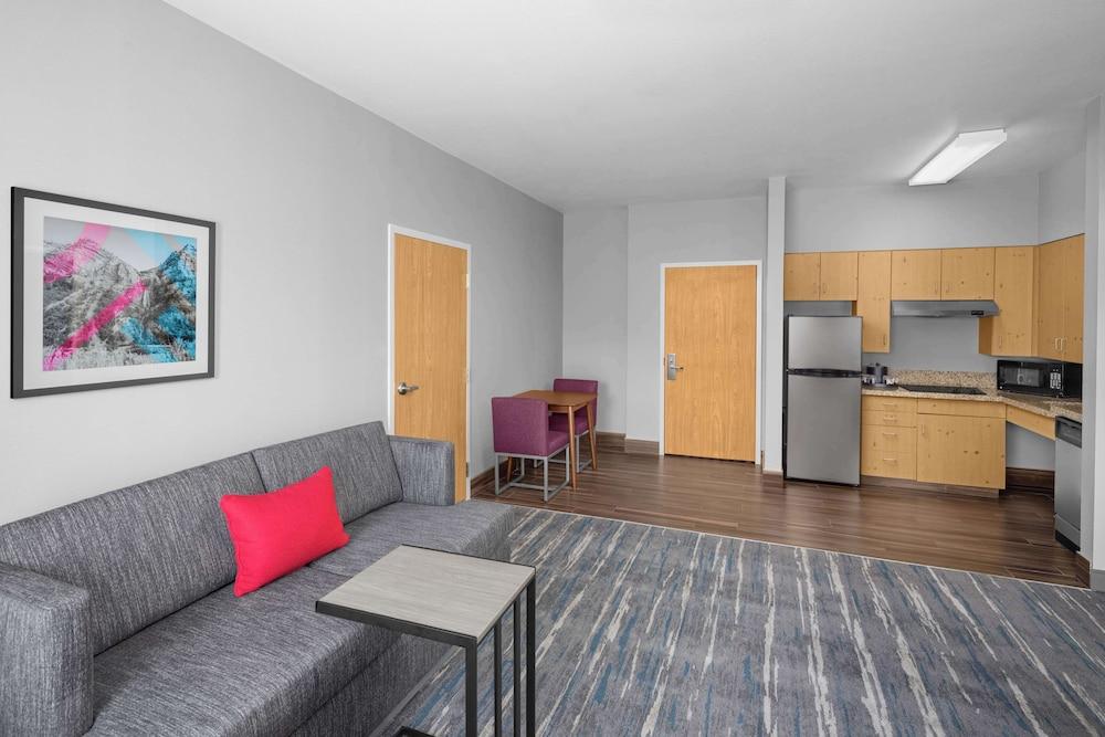 Hampton Inn & Suites Orem photo 17