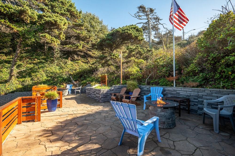 Sailor Jack's Oceanfront Inn photo 31